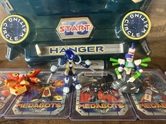 RARE 1997 MEDABOTS VINTAGE BATTLE ARENA HANGER BUNDLE FAST AND SAFE SHIPPING