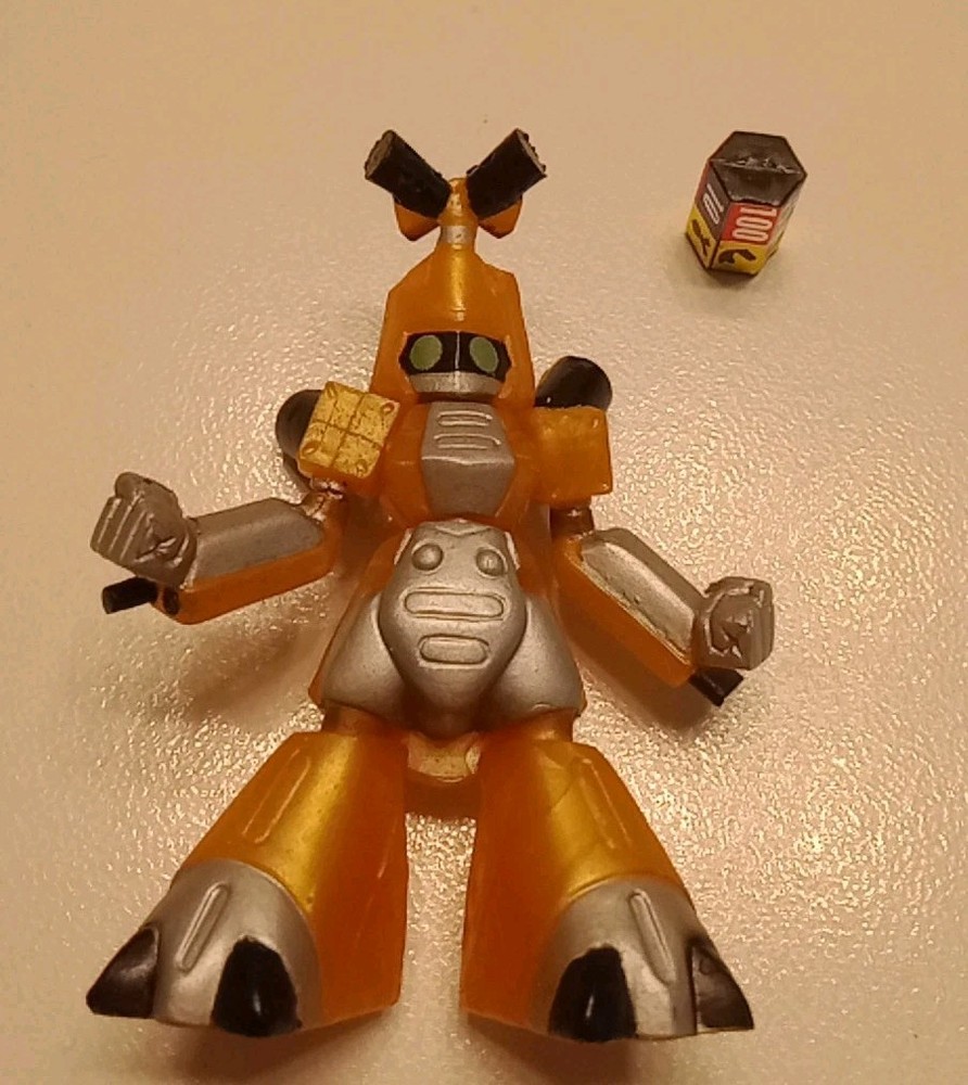 MEDABOTS 2001 Metabee Gold #70 Game Figure 2.5″ Takara With Die.