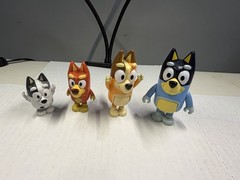 Bluey Figure Lot of 4 Bluey Bingo Chilli Socks Moose Toys TV Show Figures