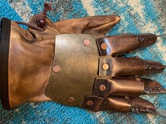NECA – A Nightmare On Elm Street – Freddy Krueger Glove Prop Replica