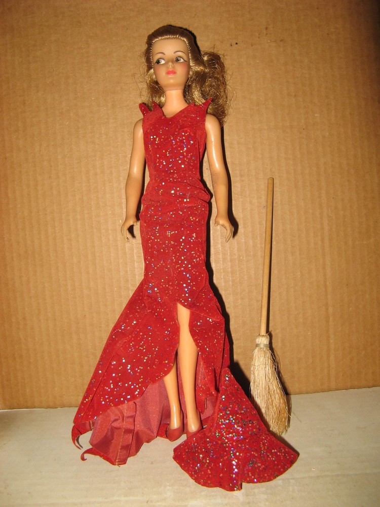 Ideal Vintage 1965 12” Bewitched Samantha Doll & Accessories