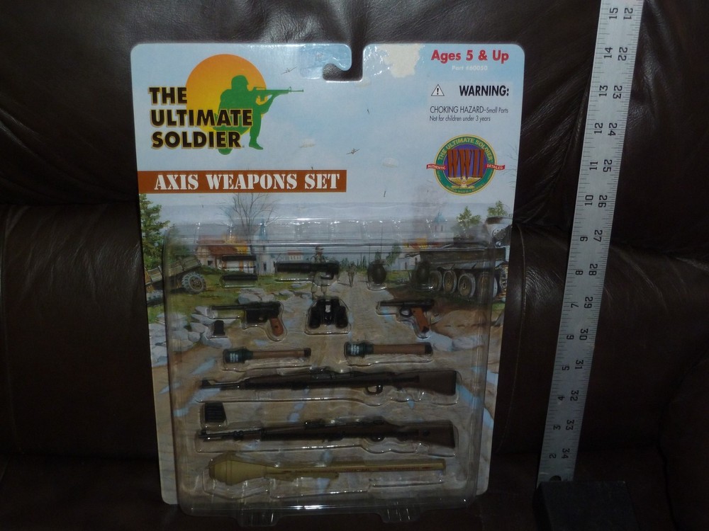 AXIS WEAPONS SET TEAR ON CARD ULTIMATE SOLDIER WEAPON SETS 1/6TH SCALE CARDED