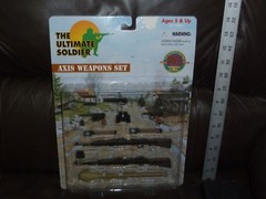 AXIS WEAPONS SET TEAR ON CARD ULTIMATE SOLDIER WEAPON SETS 1/6TH SCALE CARDED