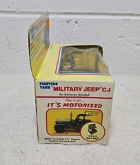 Fighting Yank 3.75″ Military Jeep MASH GI JOE SGT. ROCK MiB Motorized ZIMA (S1C)