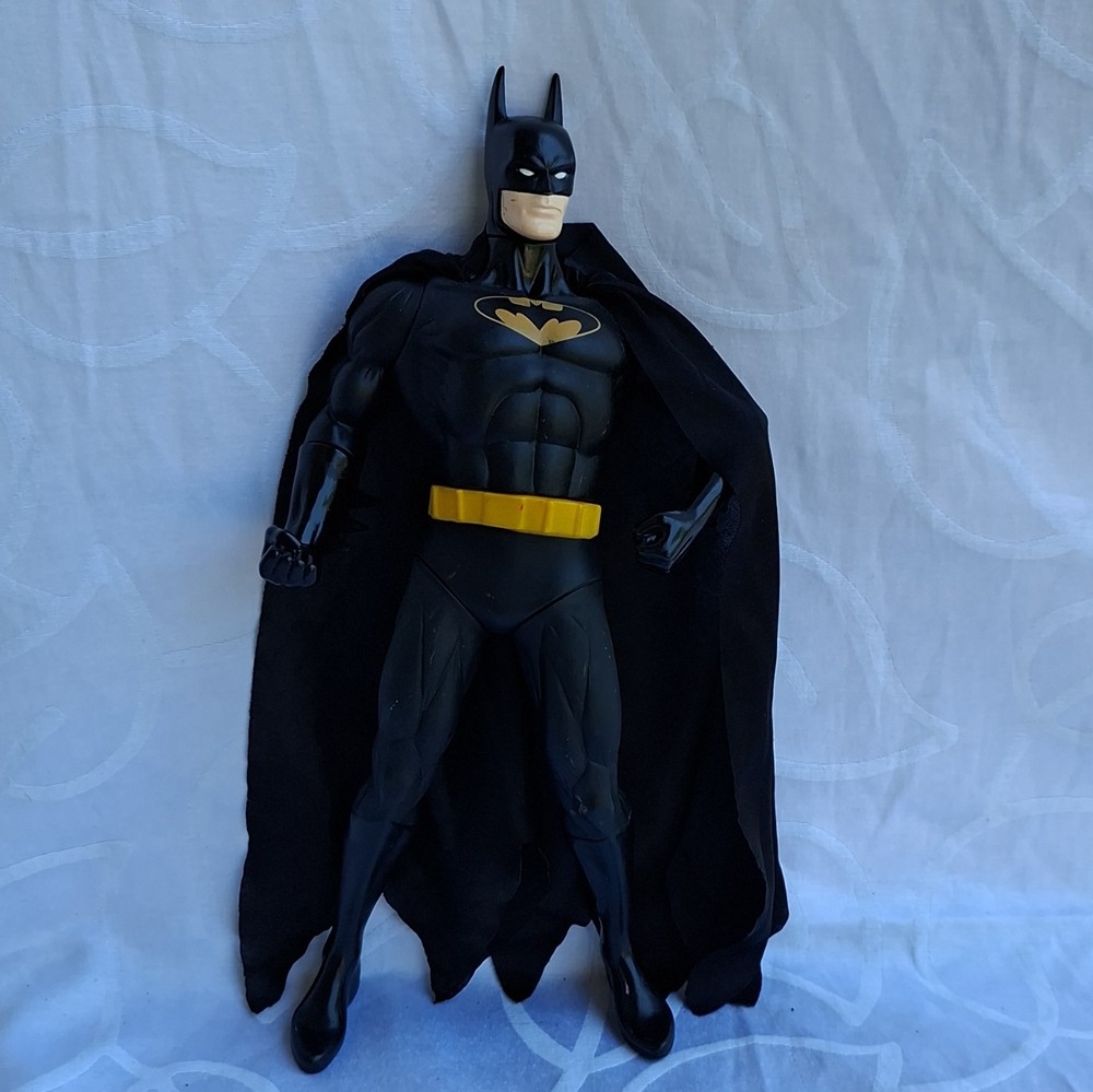 1998 Dc Comics Batman Heroes Black Action Figure with Cape Plastic Fabric