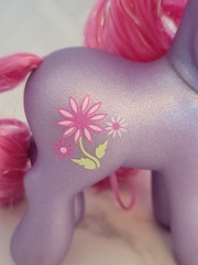 VTG 2002 G3 My Little Pony Petal Blossom Shimmery Figure With Super Long Glitter
