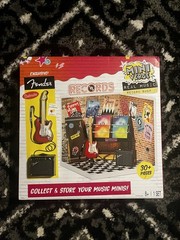 -Mga Miniverse Real Music Record Shop With Exclusive Fender-In Hand