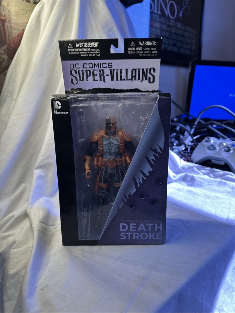 Death Stroke 2013 DC Comics SuperVillains DEATHSTROKE Action Figure NOS NIB