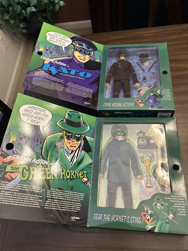 Set Of 2 Playing Mantis Green Hornet & KATO Captain Action Exclusive Figures !