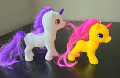 Lot Of 2 Large Plastic Play Horses Ponies White Yellow Toy Figure Unbranded