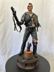 Sideshow Terminator T-800 Battle Damaged Premium Format Figure – EXCLUSIVE