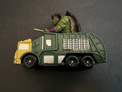 Teenage Mutant Ninja Turtles T-Machines Movie 2 Donatello in Trash Truck