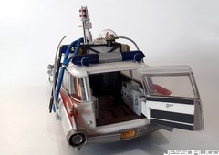 Plasma Series 1:18 scale Ecto-1 car Ghostbusters Afterlife Hasbro 3.75” Figures