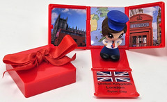 2 Gift Ems Dolls w/ Surprise Boxes United Kingdom, Australia Jakks Pacific!