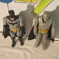 Batman Action Figure Lot of 2 Plastic Gray Black Yellow Capes Included