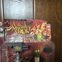 lot o 2 The Muppet Show 25 Years Kermit The Frog & Fozzie Vac ToyFare Exclusive