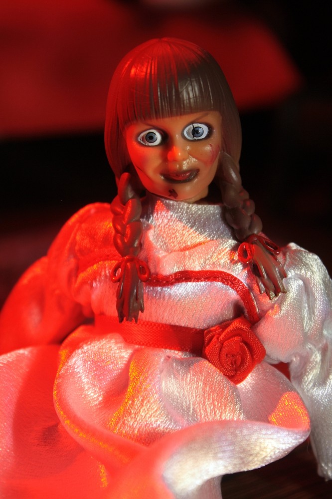 Mego Horror Wave 18 – The Conjuring Universe – Annabelle Comes Home 8″ Action Fi