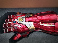 The Avenger Hulk Infinity Gauntlet Wearable 1/1 Life Size iron Man Cosplay LED