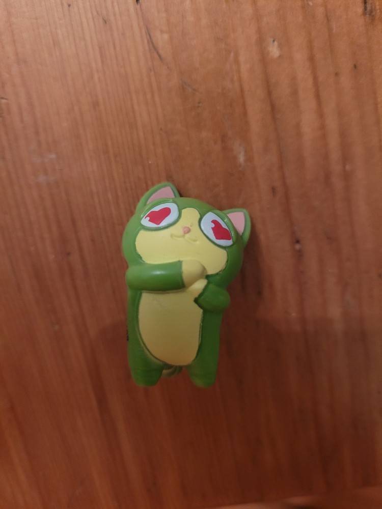 LOST KITTIES SERIES 1 Green Cat 1.5” Action Figure PVC BONBON 2018 Toy Heart Eye