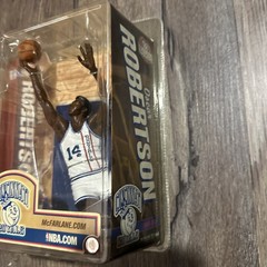 RARE!!! OSCAR ROBERTSON – CINCINNATI ROYALS – 2006 MCFARLANE – NBA LEGENDS