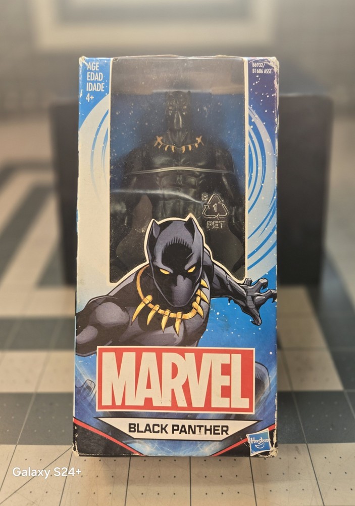NEW Black Panther Hasbro Marvel Avengers 6″ Action Figure, NEW.