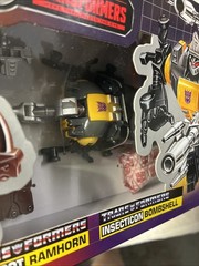 Transformers 40th Anniversary Autobot Ramhorn & Insecticon Bombshell Figures MIB