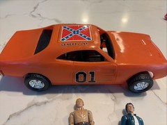 1980 Mego Dukes of Hazzard GENERAL LEE Plastic Toy Model Car And Figures