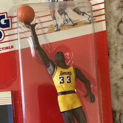 Kenner Starting Lineup 1988 Kareem Abdul-Jabbar Lakers Figure Card & Ball