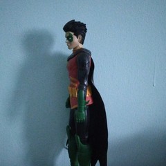 Robin Action Figure Red/Black/Green/Yellow Plastic Costume Figure w/ Cape