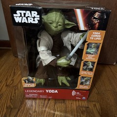 Star Wars Legendary Yoda. Fully interactive model, NEW in Box.