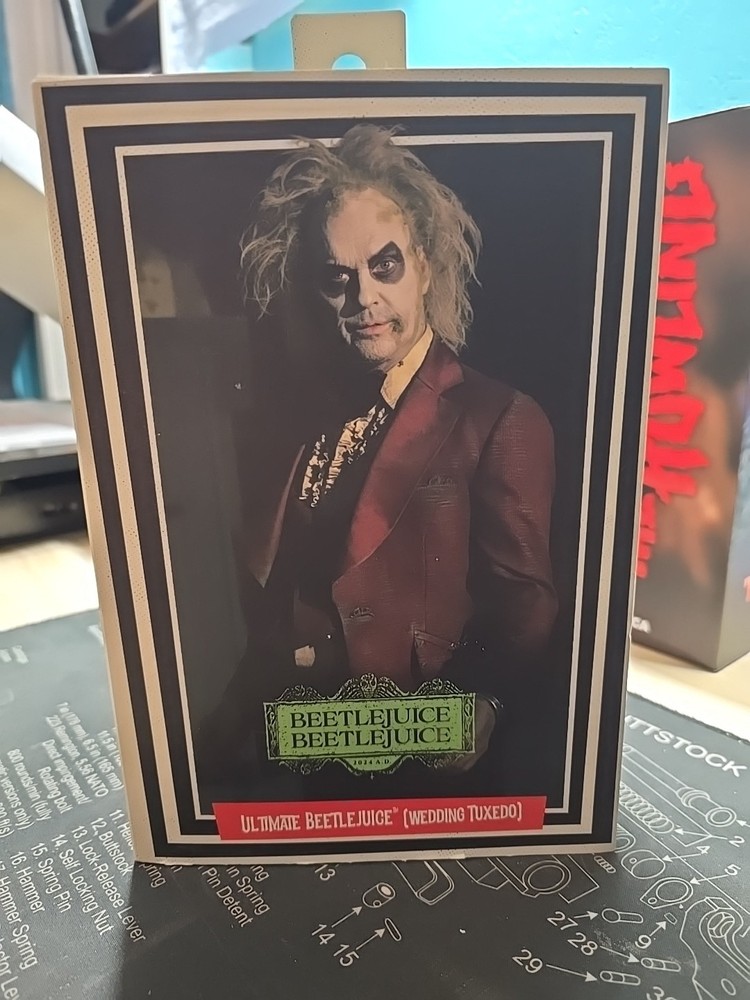 Beetlejuice – Collector’s Edition Ultimate Wedding Tuxedo 7″ Scale Action Figure