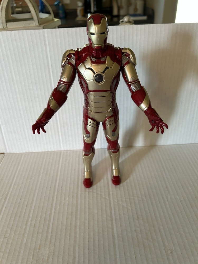 Iron Man Red Gold Light Up Chest Arc Reactor Action Figure Plastic Toy