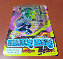 Finger Skate Scooter Die Cast Metal Toy Used/Plastic Bubble Separating From Card