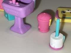 LOT/10 Shopkins Petkins Happy Places Bathing Bunny Decorator’s Pack (incomplete)