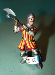 Bullyland Standing Red Yellow Stripe Armored Knight w/ Battle Axe & Helmet