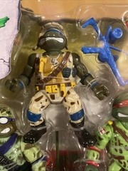 World of TMNT Sewer Heroes 4-Pack with Turtle Trooper Parachute Playmates 2026