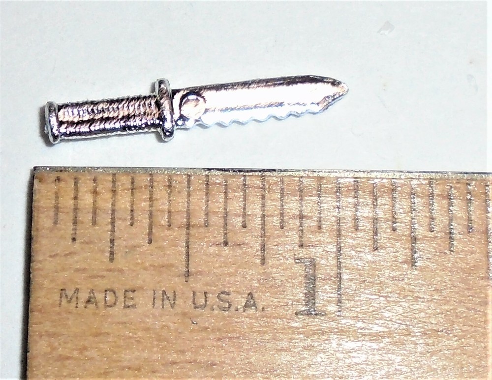 GI Joe Figure BLACK MAJOR Accessory ( For Customs ) Chrome Knife / Dagger (A)