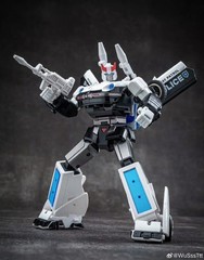 DX9 Toys D18 Devetive G1 Transformers Prowl Masterpiece Scale MISB US Seller