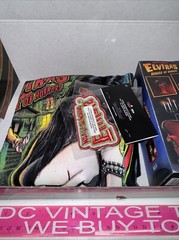 ELVIRA House Of Horrors XL T-SHIRT Loot Box NECA FIGURE Set HALLOWEEN Pinball