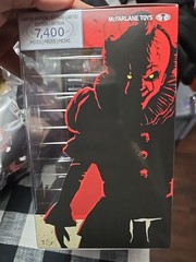 Pennywise (Welcome to Derry) 6″ Posed Figure Gold Label – McFarlane Toys