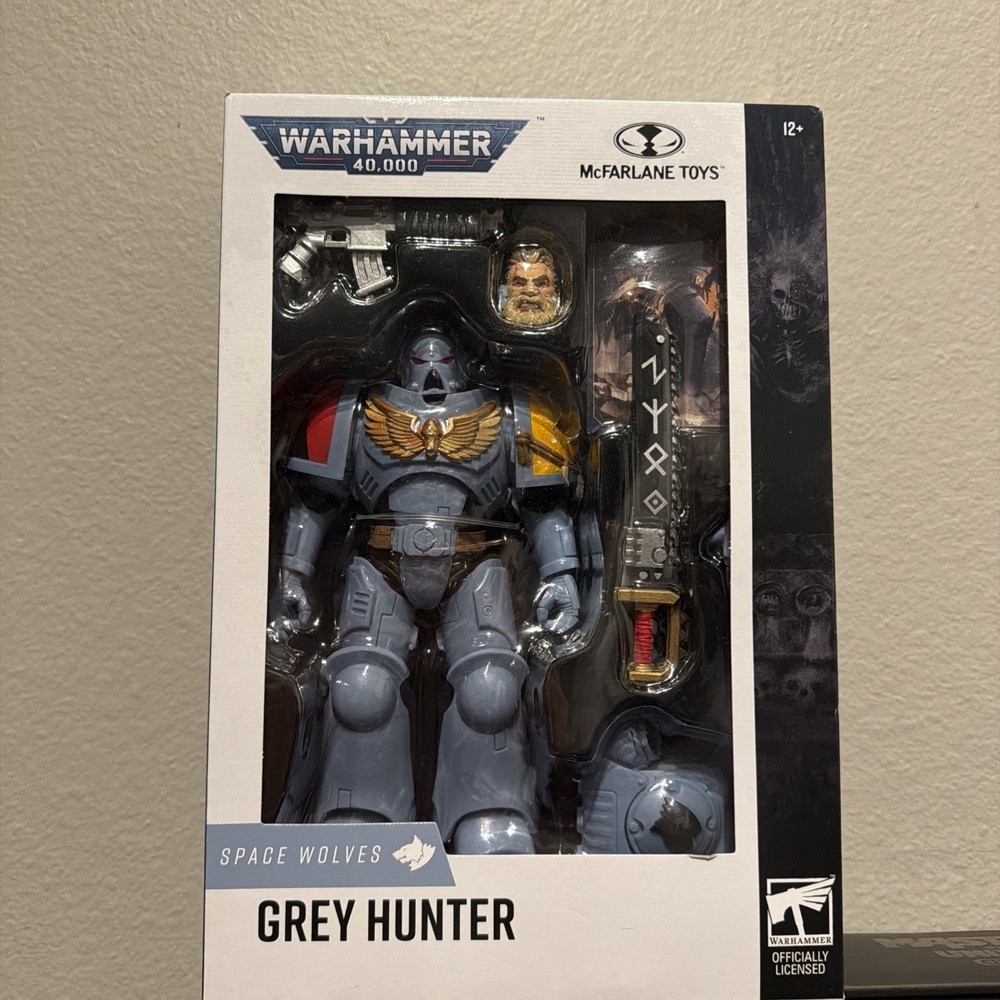 McFARLANE toys Warhammer 40k space wolves grey hunter