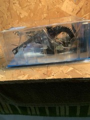 ALIEN VS PREDATOR: ALIEN QUEEN W/ BASE BRAND NEW NO YELLOWING ABSOLUTELY MINT