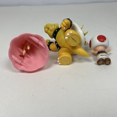 Nintendo JAKKS 2.5” Figure Set of 3 MARIO BROS BOWSER PRINCESS PEACH TOAD