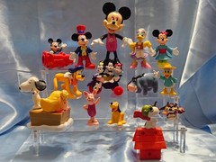 LOT OF 14 MIXED COLLECTIBLE TOY FIGURINES ACTION FIGURES MICKEY SNOOPY & MORE