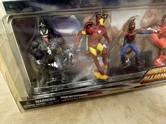 2010 Monogram Marvel Miniature Alliance 6 Figure Keyring Set Venom/Hulk/Iron Man