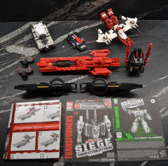 Transformers Generations Titan Metroplex with Slammer, Sixgun & Unique Toys set