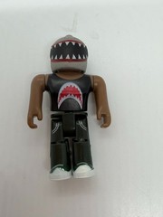 Roblox Mini Figures Lot of 20 w/multiple accessories