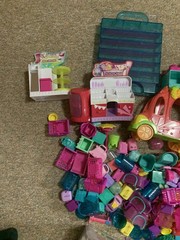 Lot Of ~300+ Shopkins Figures, Playsets, & Display Mixed Season Unsearched 4lbs
