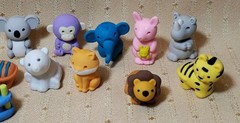 16 PIECE GROUPING OF MINI ANIMAL PUZZLE ERASERS
