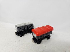 Thomas & Friends Wooden Railway Giggling Troublesome Truck Train Tank EUC